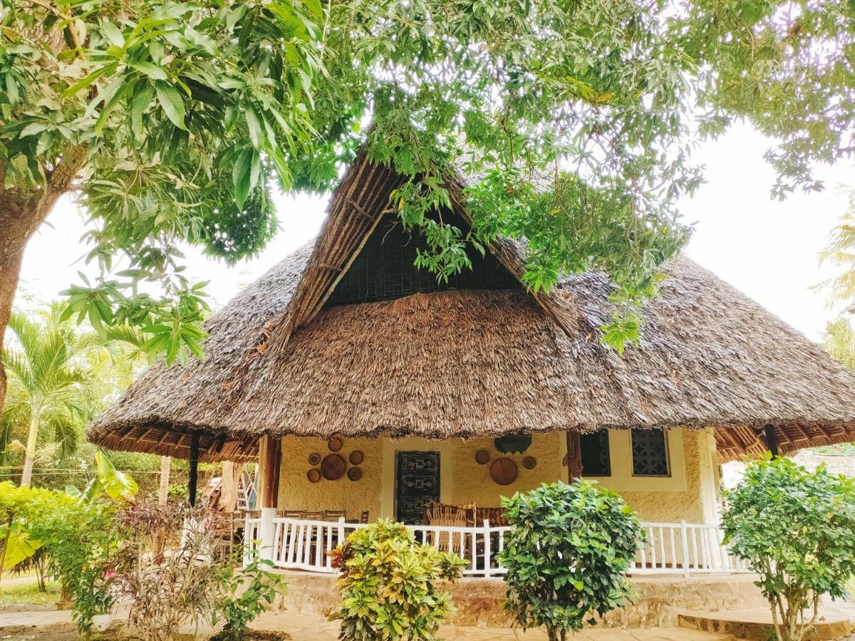 Upani in Diani Bed & Breakfast Diani Beach Bagian luar foto