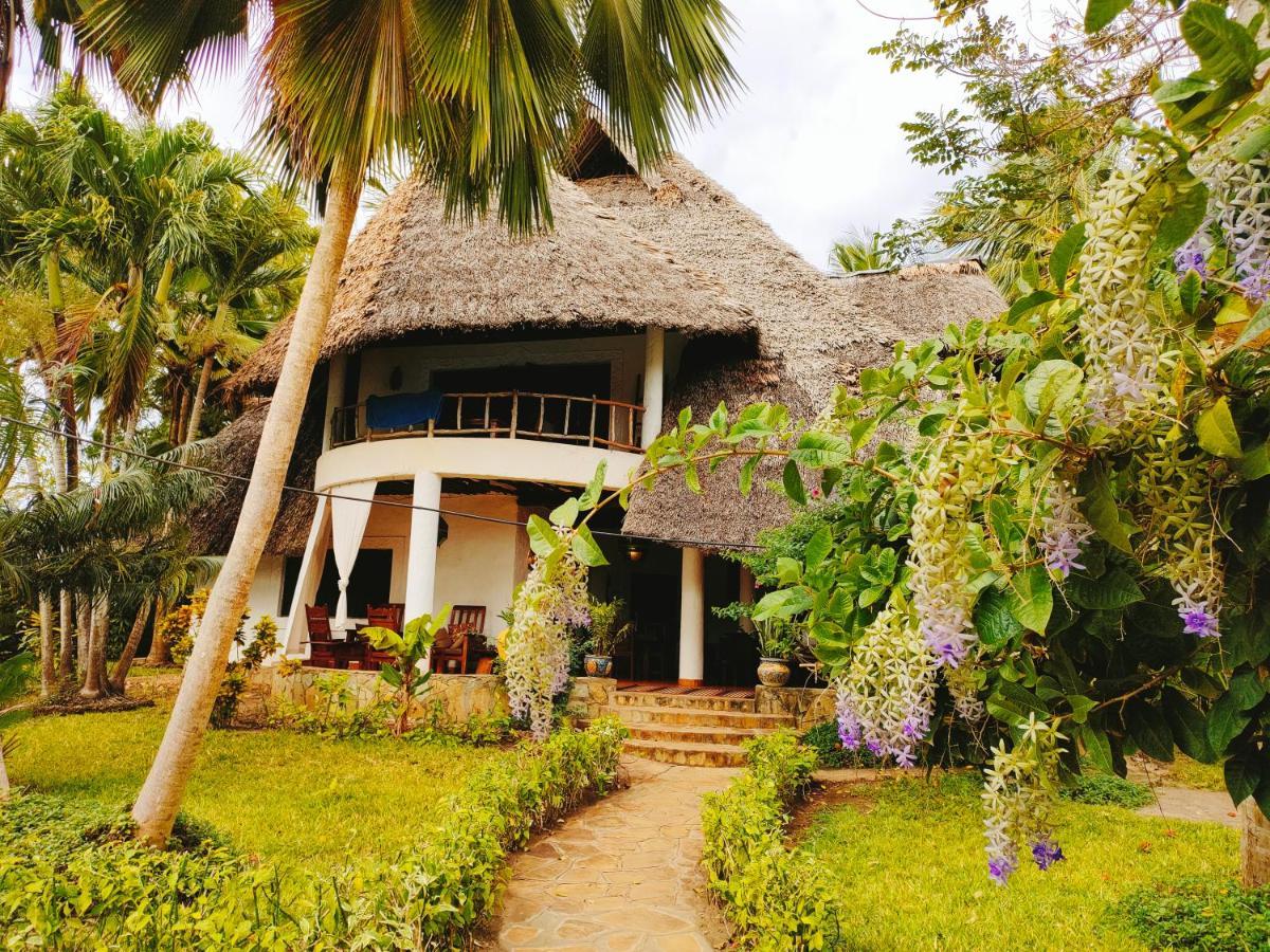 Upani in Diani Bed & Breakfast Diani Beach Bagian luar foto