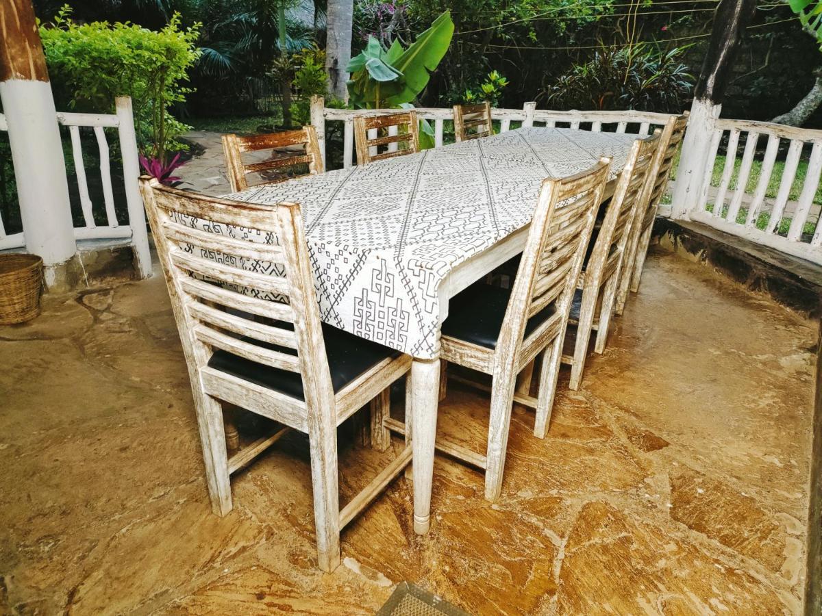 Upani in Diani Bed & Breakfast Diani Beach Bagian luar foto