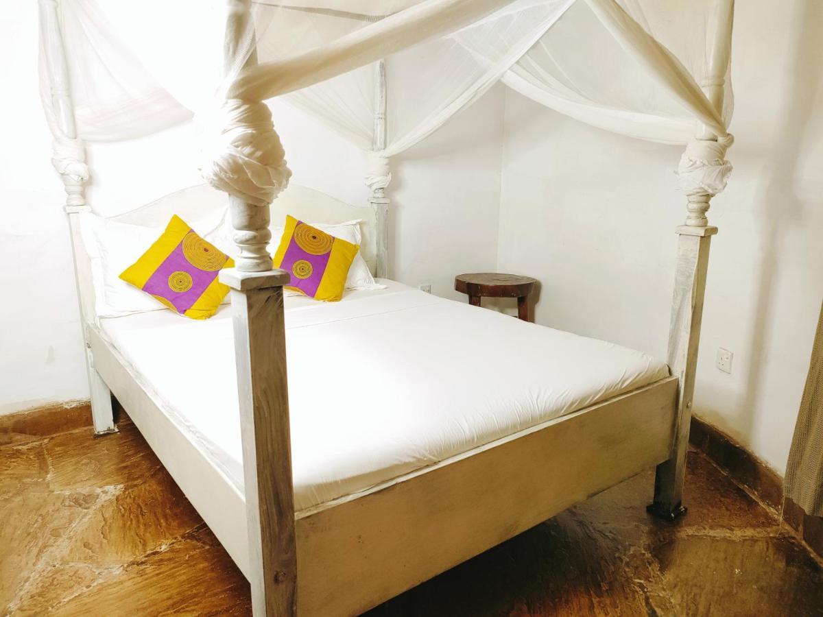 Upani in Diani Bed & Breakfast Diani Beach Bagian luar foto