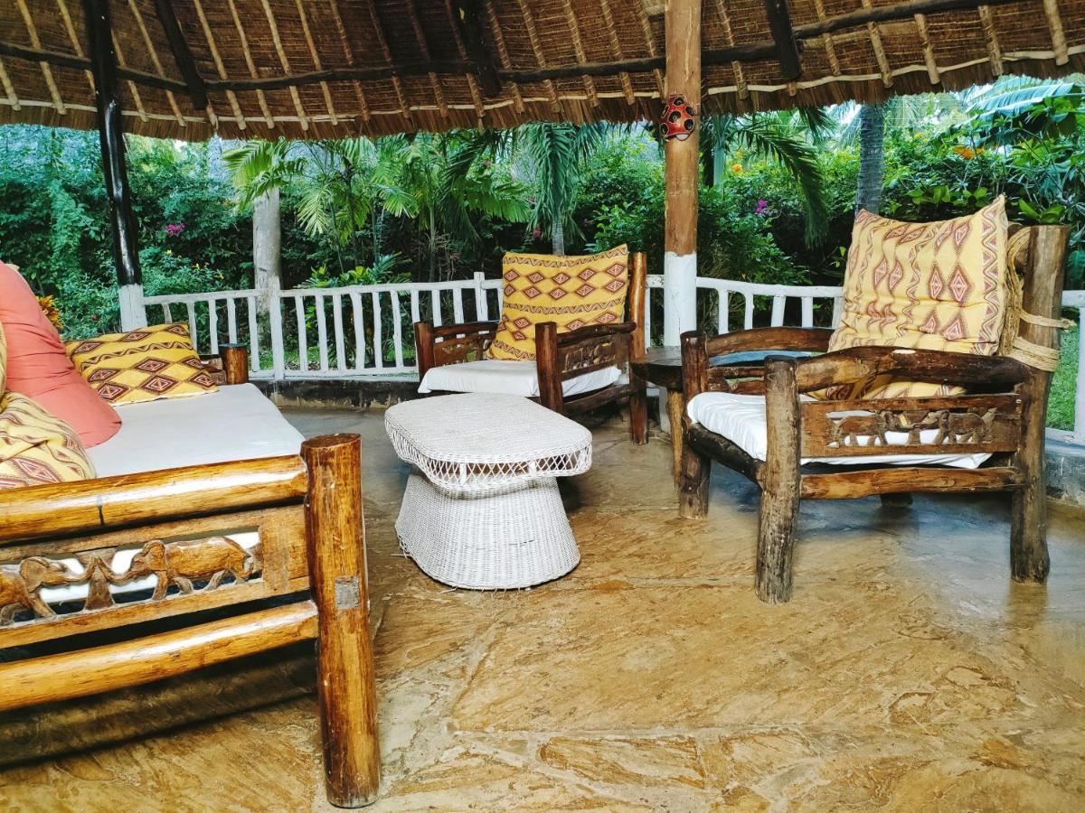 Upani in Diani Bed & Breakfast Diani Beach Bagian luar foto