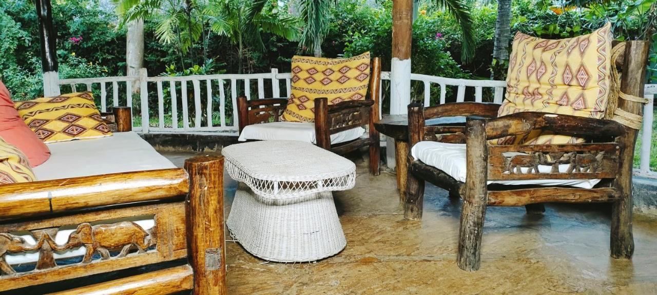 Upani in Diani Bed & Breakfast Diani Beach Bagian luar foto