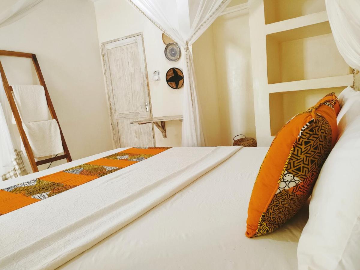 Upani in Diani Bed & Breakfast Diani Beach Bagian luar foto