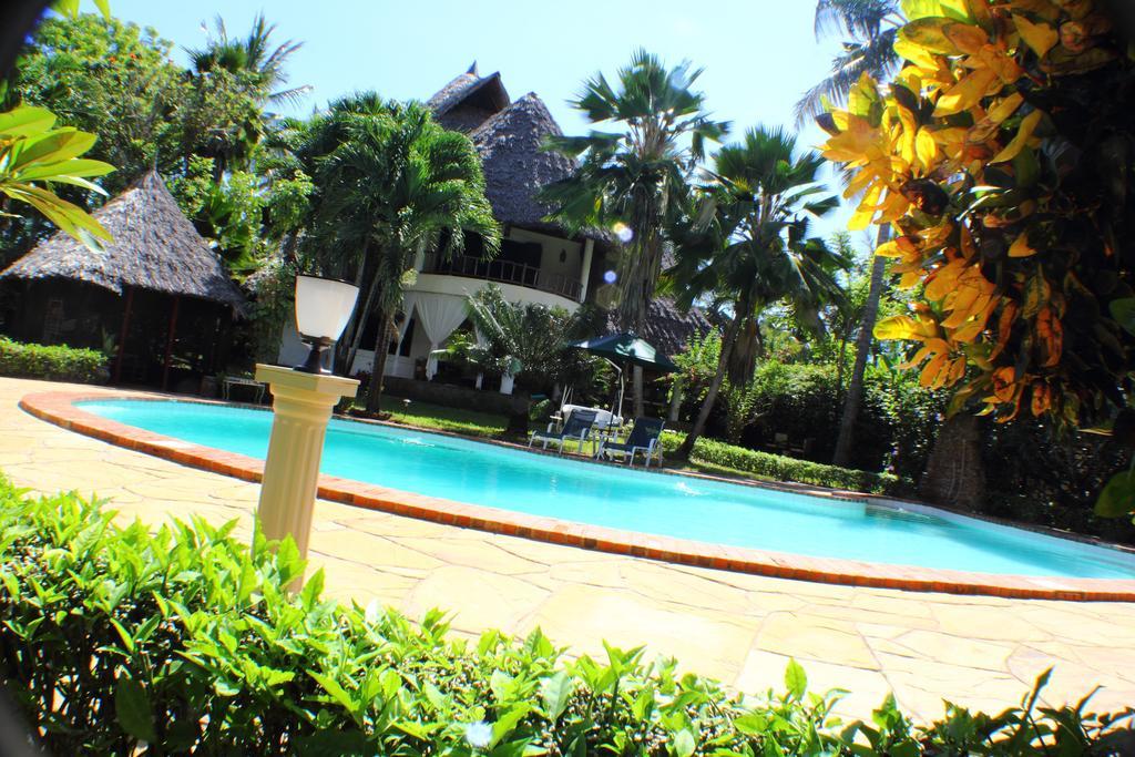 Upani in Diani Bed & Breakfast Diani Beach Bagian luar foto