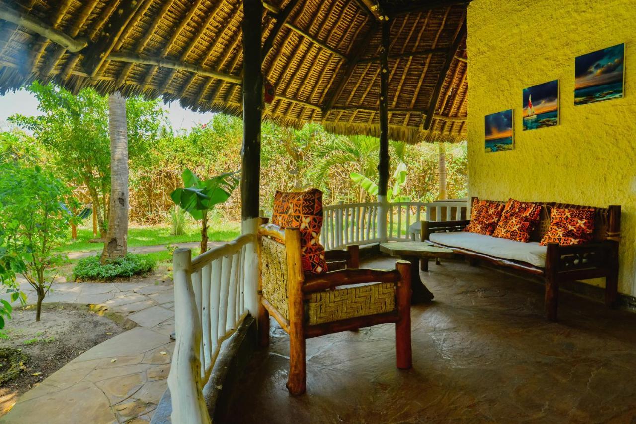 Upani in Diani Bed & Breakfast Diani Beach Bagian luar foto