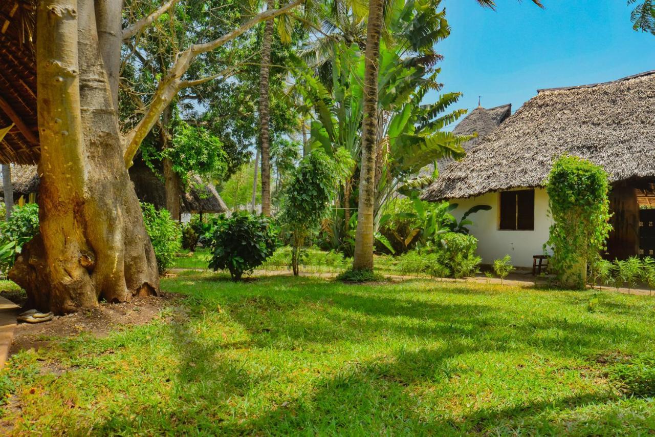 Upani in Diani Bed & Breakfast Diani Beach Bagian luar foto
