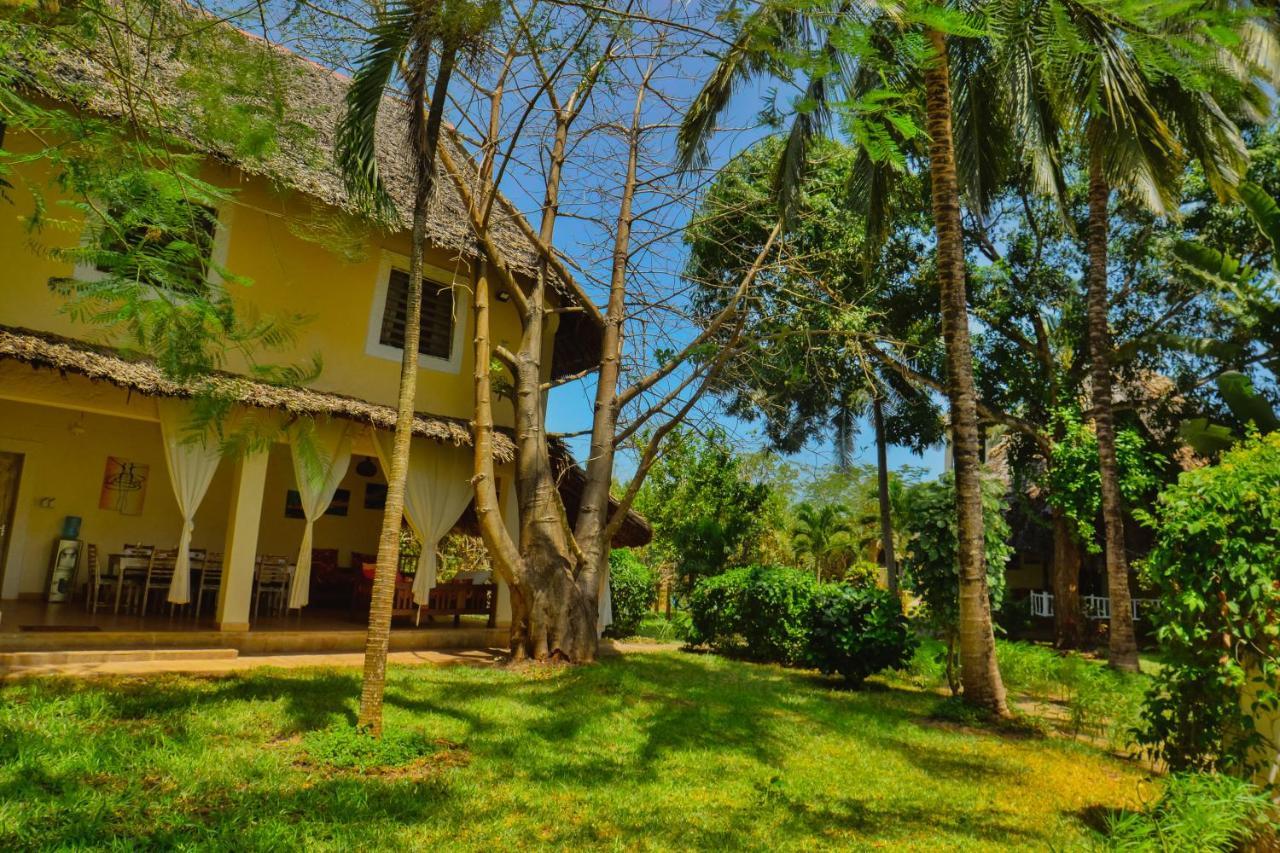 Upani in Diani Bed & Breakfast Diani Beach Bagian luar foto