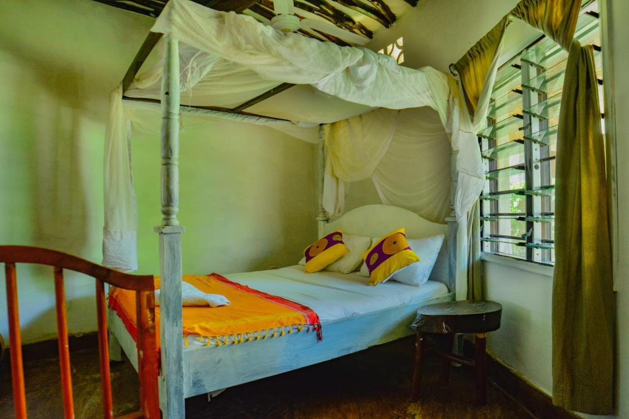 Upani in Diani Bed & Breakfast Diani Beach Bagian luar foto