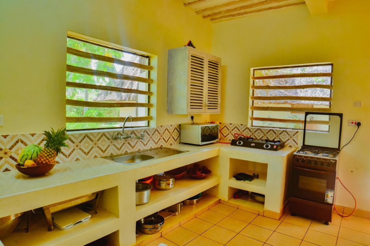 Upani in Diani Bed & Breakfast Diani Beach Bagian luar foto