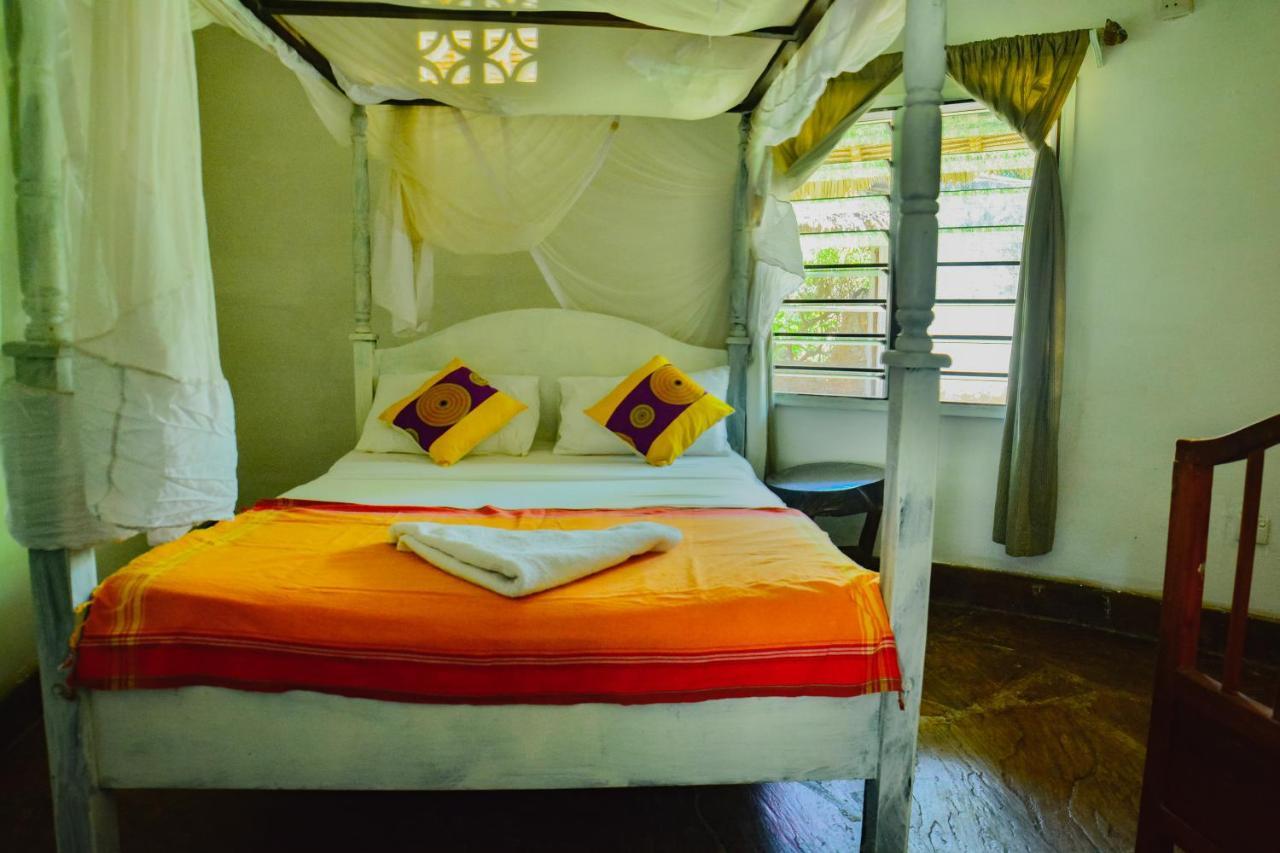 Upani in Diani Bed & Breakfast Diani Beach Bagian luar foto