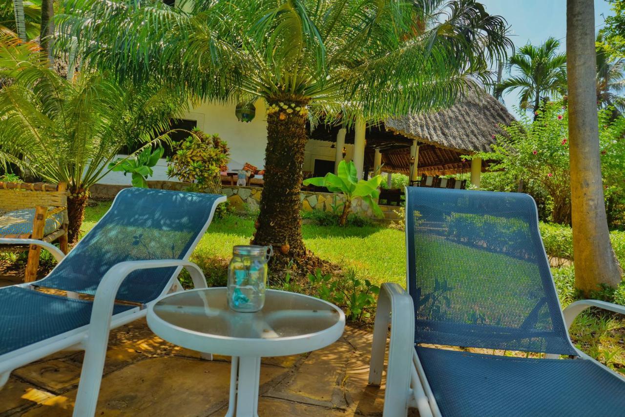 Upani in Diani Bed & Breakfast Diani Beach Bagian luar foto