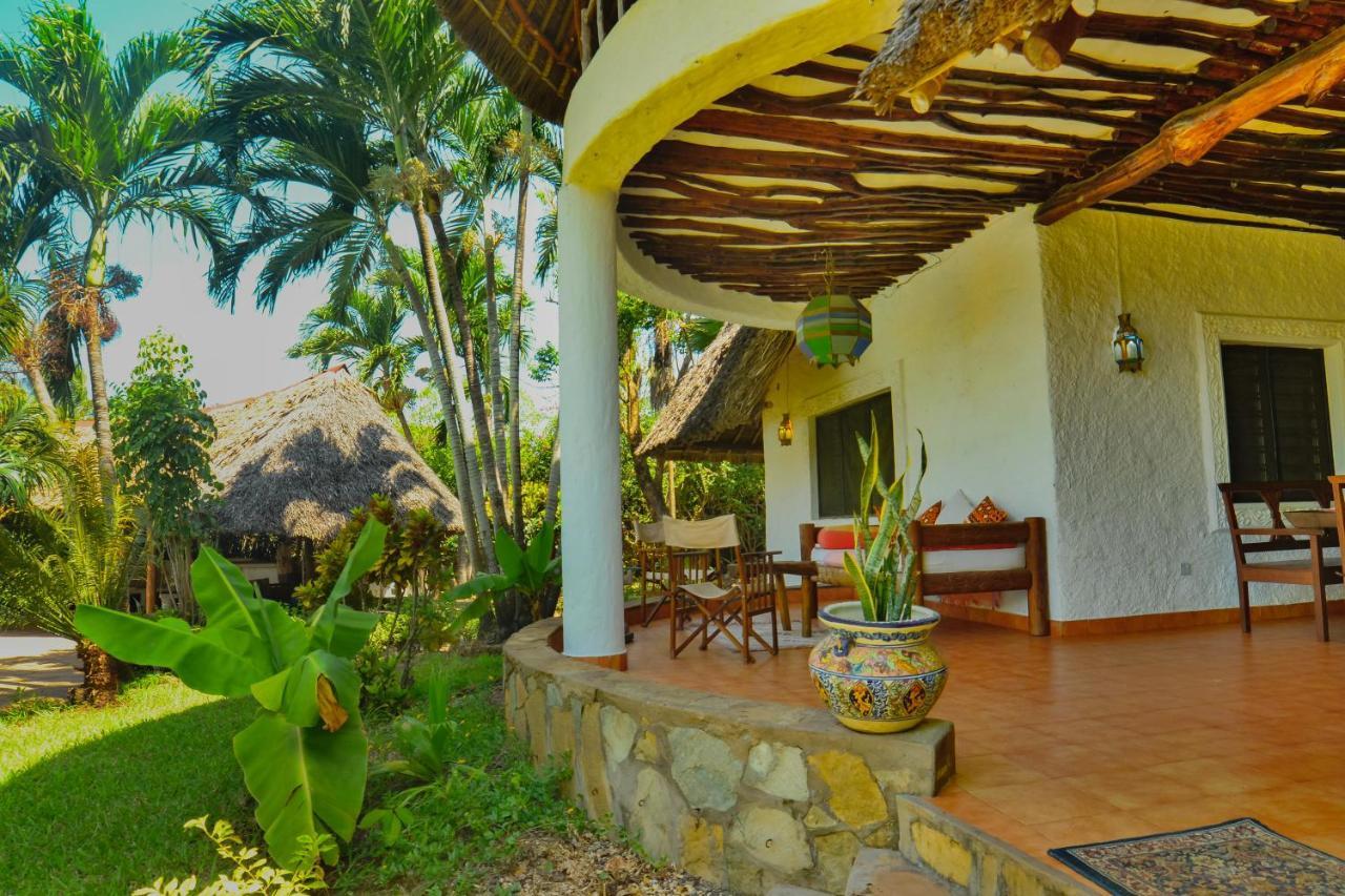 Upani in Diani Bed & Breakfast Diani Beach Bagian luar foto