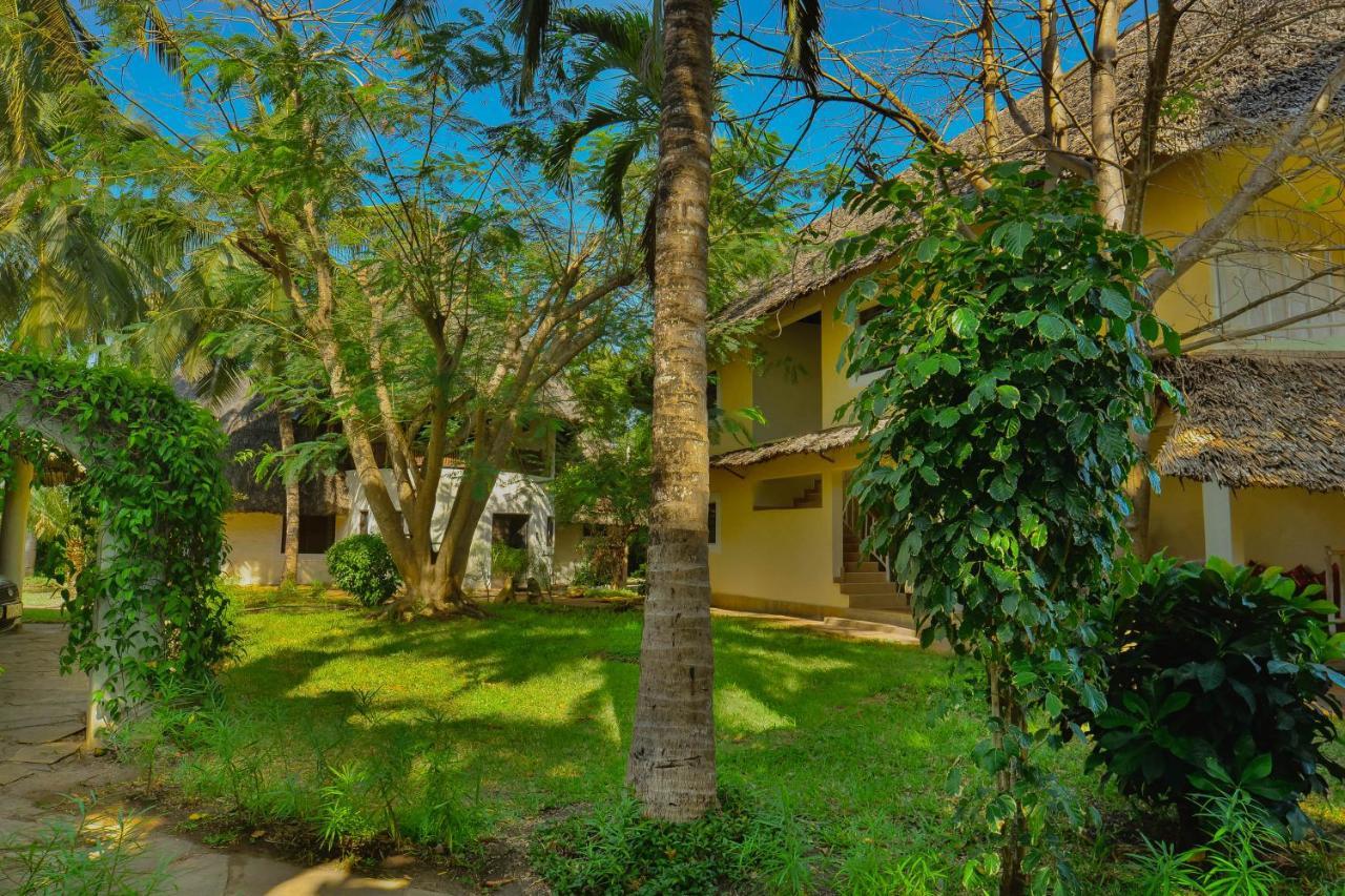 Upani in Diani Bed & Breakfast Diani Beach Bagian luar foto